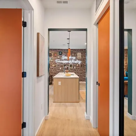 Walk To Downtown Nash From The Speakeasy Pool, Gym, Parking And More, Amazing Location Holiday home