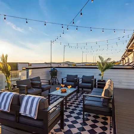 2 Hot Tubs Karaoke Game Downtown Holiday home Nashville