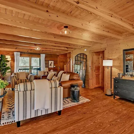 Creeks Luxury Retreat 15 Min To Downtown Holiday home *