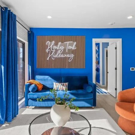 Honky Tonk Hideaway Walk To Broadway W Gym, Pool, Parking Holiday home Nashville