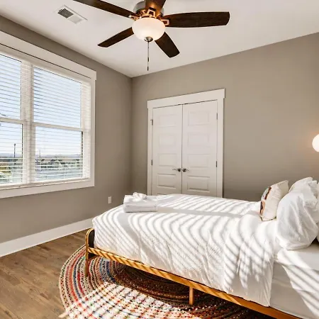 Nations Sky Retreat 2br Private Rooftop Views Apartment