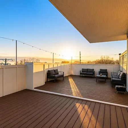 Nations Sky Retreat 2br Private Rooftop Views *
