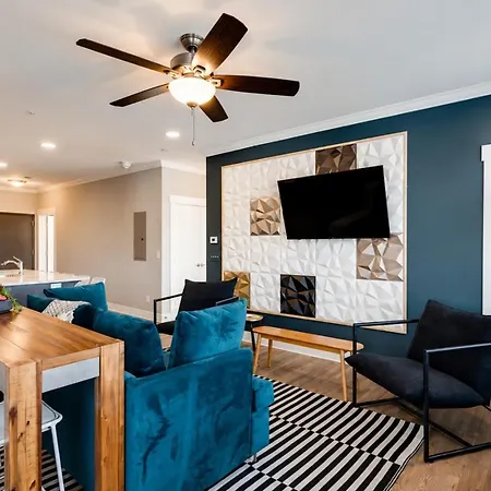 Nations Sky Retreat 2br Private Rooftop Views Apartment