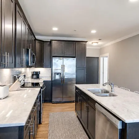 Nations Sky Retreat 2br Private Rooftop Views * Nashville