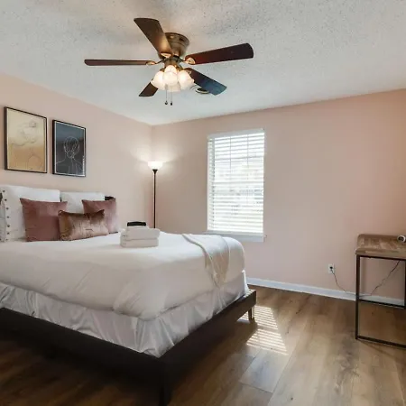 Prime Location With Balcony Near Broadway And Golf