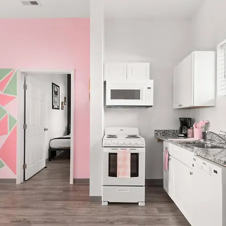 Nash Bash Retreat With Neon Sign & Sleeps 13 * Nashville
