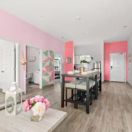 Nash Bash Retreat With Neon Sign & Sleeps 13 * Nashville
