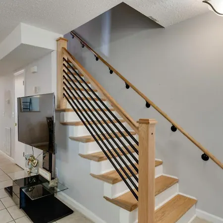 Prime Location With Balcony Near Broadway And Golf Apartment *