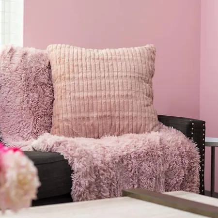 Nash Bash Retreat With Neon Sign & Sleeps 13 Apartment