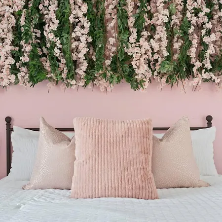 Nash Bash Retreat With Neon Sign & Sleeps 13 Nashville