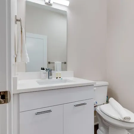 Prime West End 2br W, Sauna And Balcony Near Vandy! Apartment Nashville