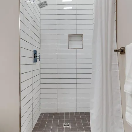 Prime West End 2br W, Sauna And Balcony Near Vandy! Nashville