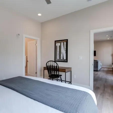 Prime West End 2br W, Sauna And Balcony Near Vandy! *