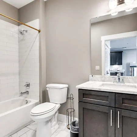 Apartment Nations Sky Retreat 2br Private Rooftop Views