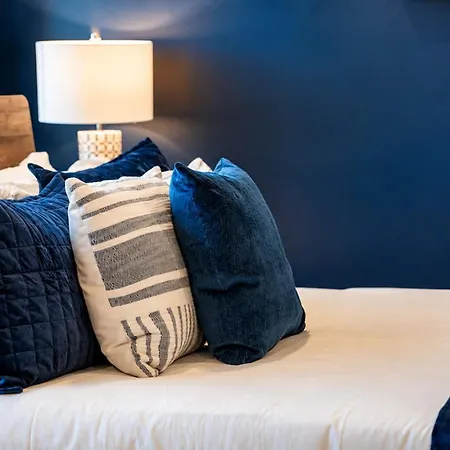 New Design-2 Miles To Broadway Apartment *