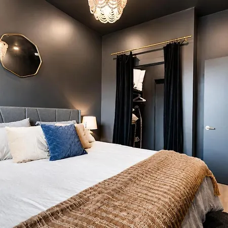 Apartment Spacious Floor Sleeps 6 *
