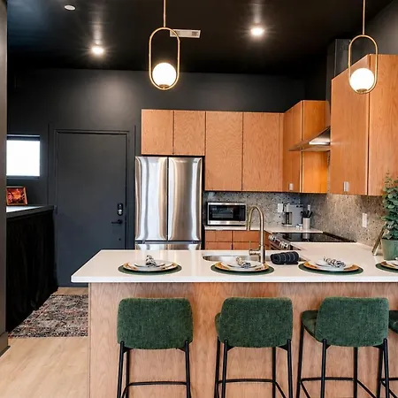 Apartment Spacious Floor Sleeps 6