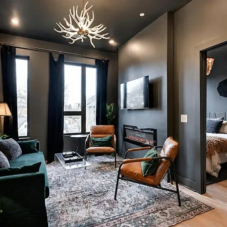 Spacious Floor Sleeps 6 *
