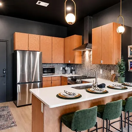 Spacious Floor Sleeps 6 * Nashville