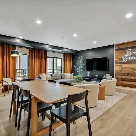 Apartment Boots On Broadway In Downtown With Parking, Pool, Gym