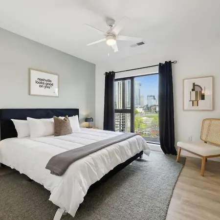 Skyline Nights Downtown Nash W/ Views, Pool, Gym Apartment *
