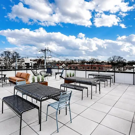 Spacious Floor Sleeps 6 Apartment Nashville