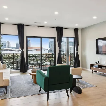 Apartment Skyline Nights Downtown Nash W/ Views, Pool, Gym