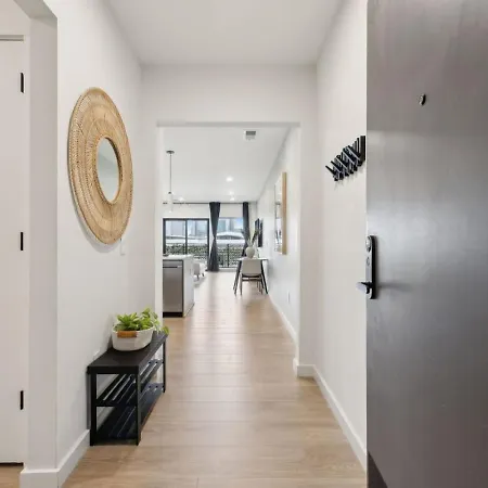 Skyline Nights Downtown Nash W/ Views, Pool, Gym * Nashville