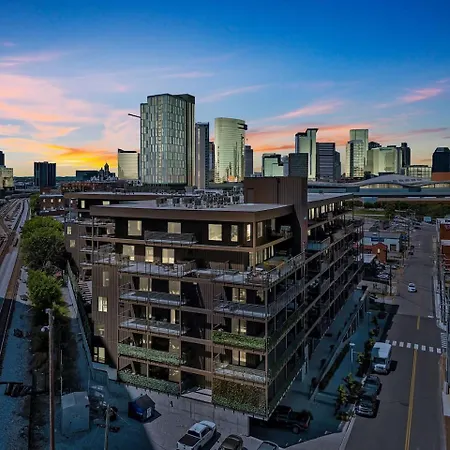 Walk To Broadway From Whiskey Glasses, Bach Party Approved With Pool And Gym Apartment