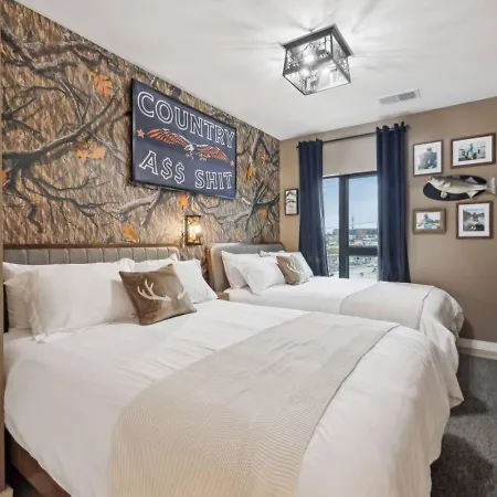 Walk To Broadway From Whiskey Glasses, Bach Party Approved With Pool And Gym Nashville