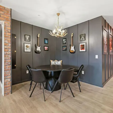 Walk To Broadway From Whiskey Glasses, Bach Party Approved With Pool And Gym Apartment