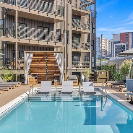 Apartment Walk To Broadway From Whiskey Glasses, Bach Party Approved With Pool And Gym Nashville