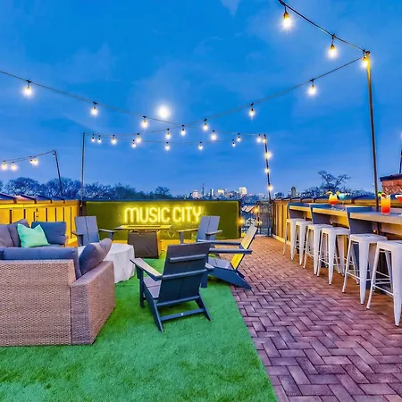 Holiday home Skyline Views With Double Rooftop Deck & Game Nashville