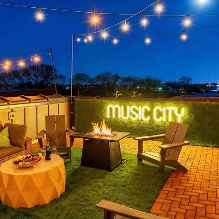 Skyline Views With Double Rooftop Deck & Game Holiday home Nashville