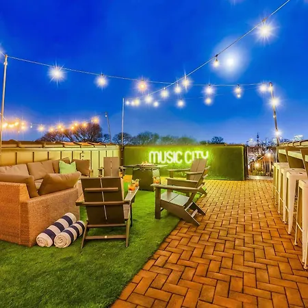 Skyline Views With Double Rooftop Deck & Game