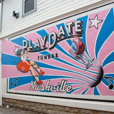 Apartment Stylish 2 Penthouse Walk To Shopping, Food, 1 Of 7 Themed Lofts At Cowrite, Find Coffee And Tacos Downstairs, Complimentary Spin Class, Walk To Shopping In 12 South, 10 Minutes To Broadway, Parking, 24 Hr Hospitality Nashville
