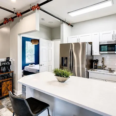 Apartment Gallant Glass 4br Floor Walk To Vandy! *