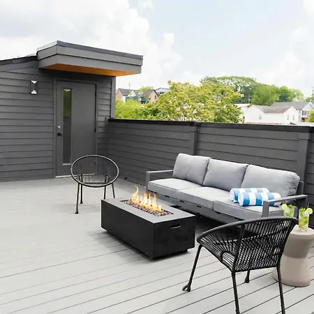 Dual Homes Rooftop Deck In Downtown Holiday home *