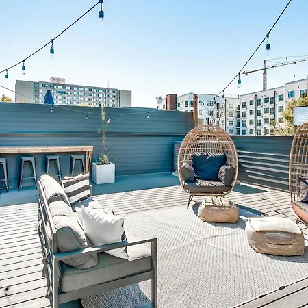 Dual Homes Rooftop Deck In Downtown Nashville