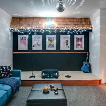 Holiday home Rooftop Downtown Views - Bluebird Karaoke *