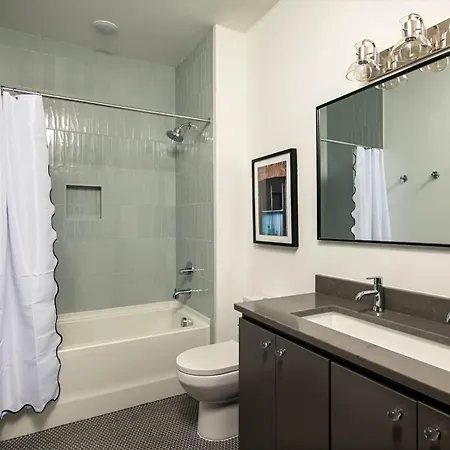 Holiday home Rooftop Hot Tub Fire Pit 6br Near Broadway