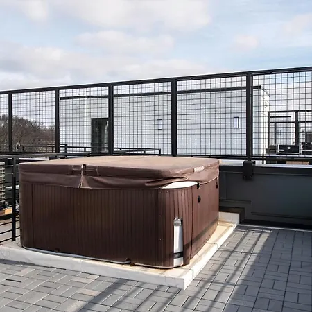 Holiday home Rooftop Hot Tub Fire Pit 6br Near Broadway Nashville