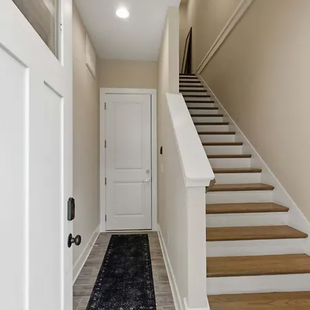 Rooftop Views 4br 4ba 7 Beds Near Broadway *
