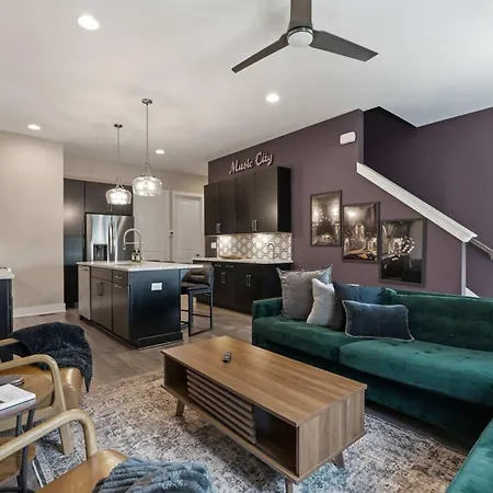 Rooftop Views 4br 4ba 7 Beds Near Broadway Nashville