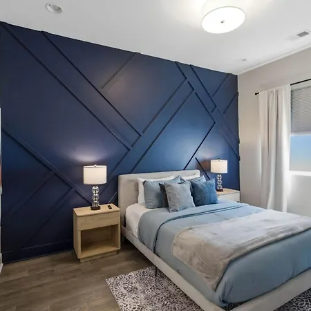 Rooftop Views 4br 4ba 7 Beds Near Broadway *