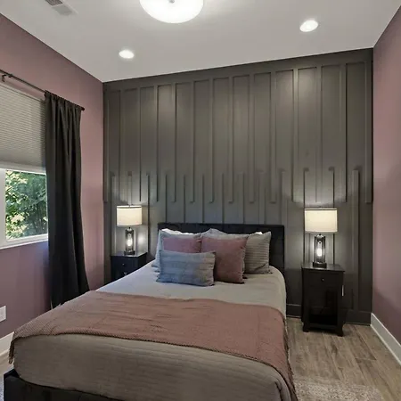 Holiday home Rooftop Views 4br 4ba 7 Beds Near Broadway *