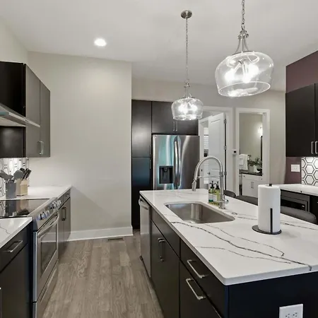 Holiday home Rooftop Views 4br 4ba 7 Beds Near Broadway Nashville