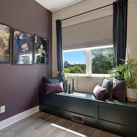 Holiday home Rooftop Views 4br 4ba 7 Beds Near Broadway