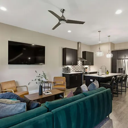 Rooftop Views 4br 4ba 7 Beds Near Broadway Holiday home Nashville