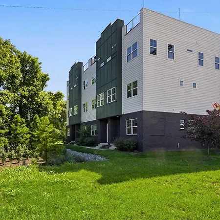 Rooftop Views 4br 4ba 7 Beds Near Broadway * Nashville